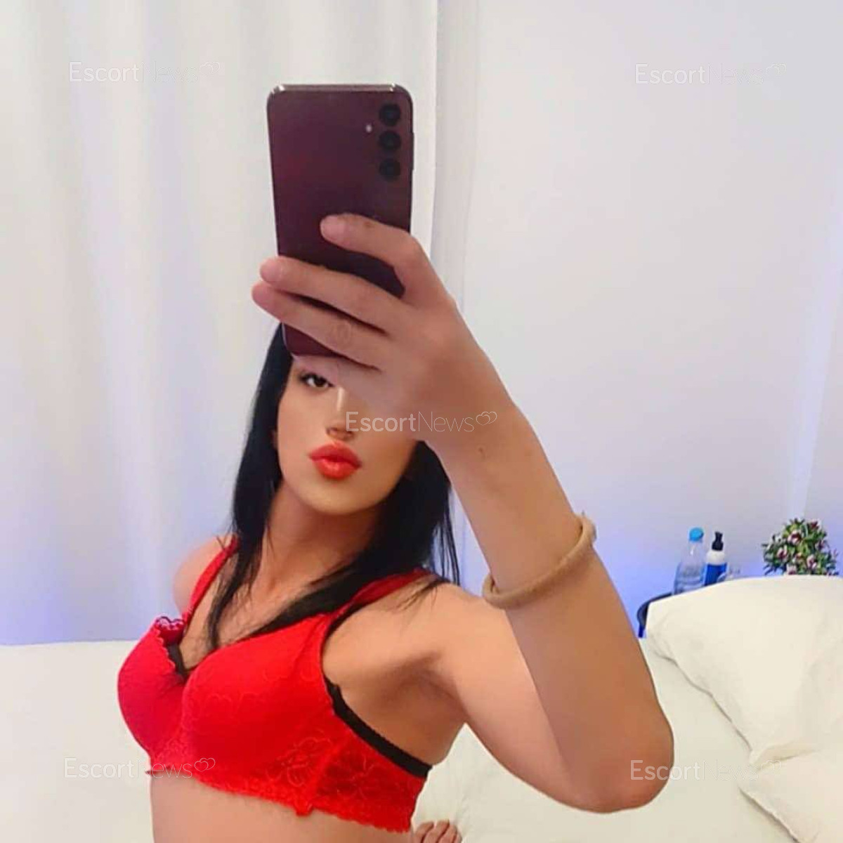 HOT ANNA