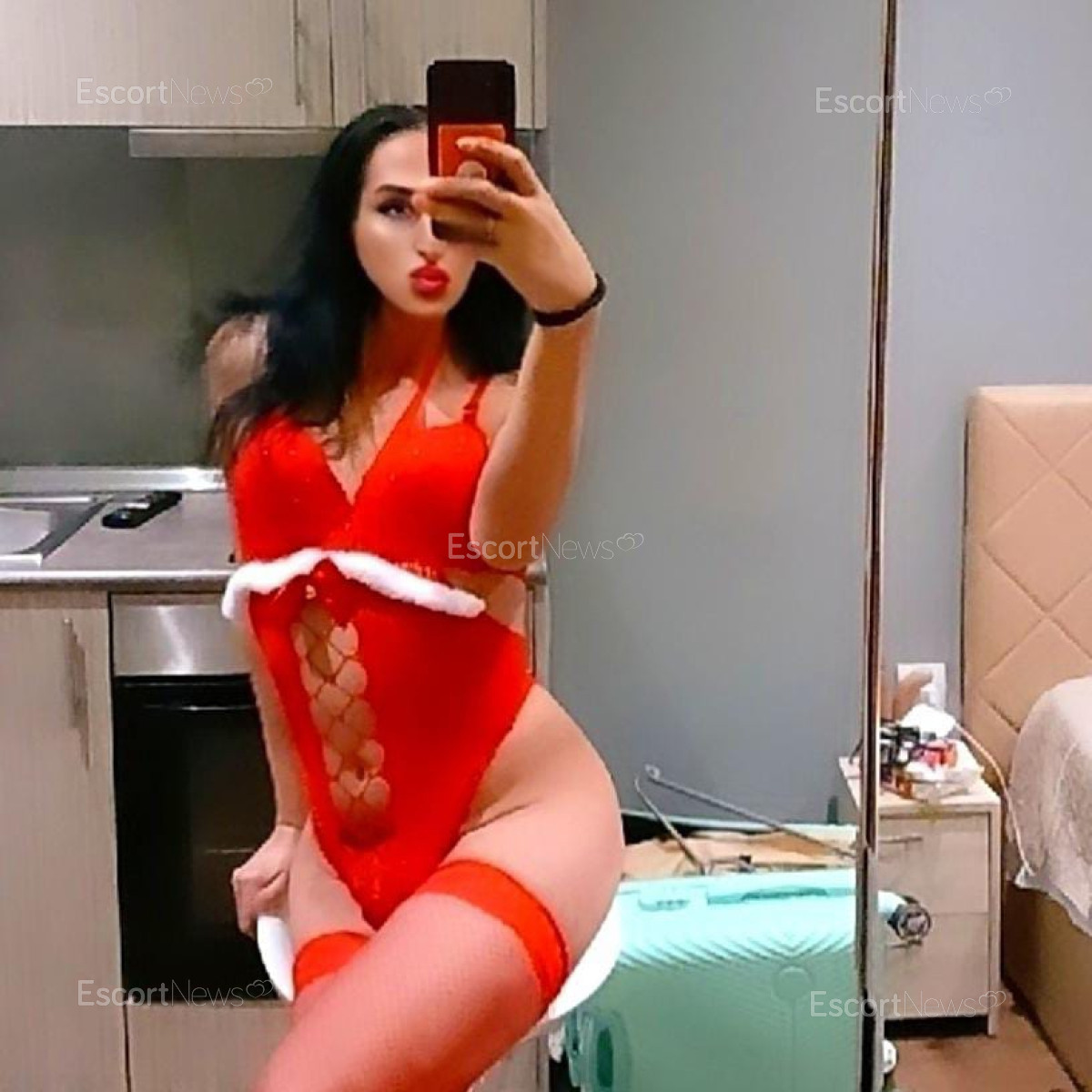 HOT ANNA