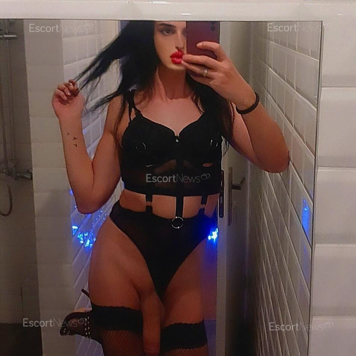 HOT ANNA