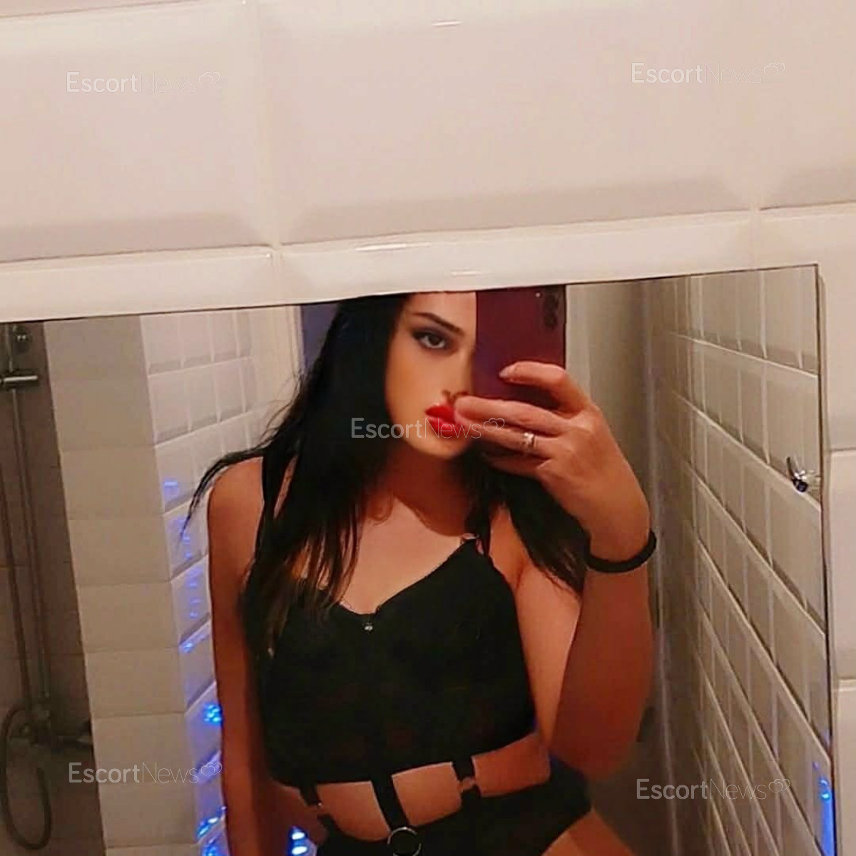 HOT ANNA