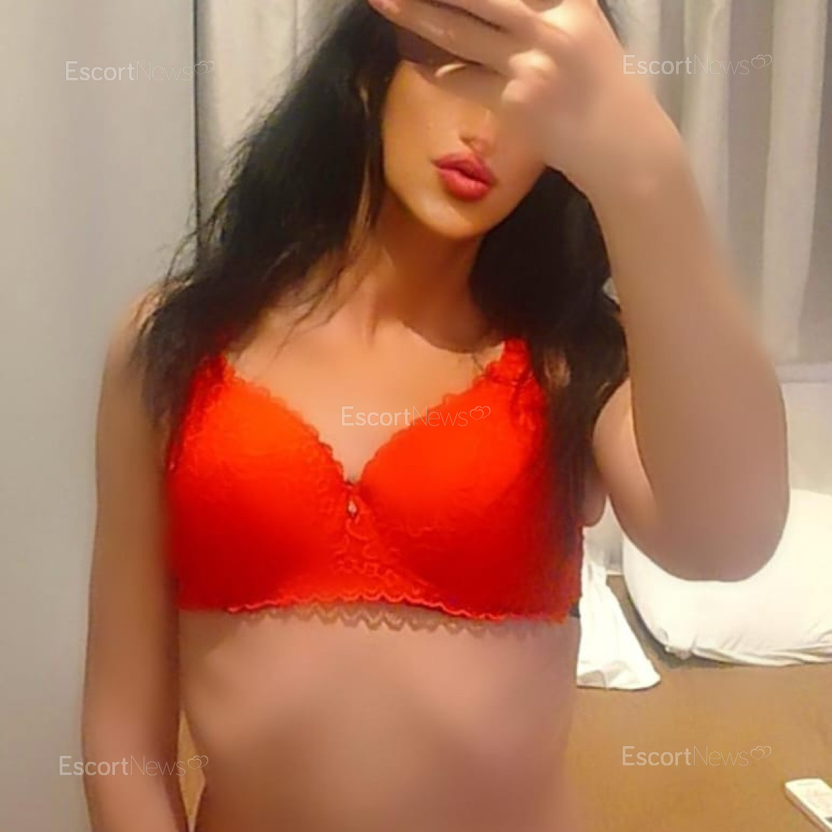 HOT ANNA