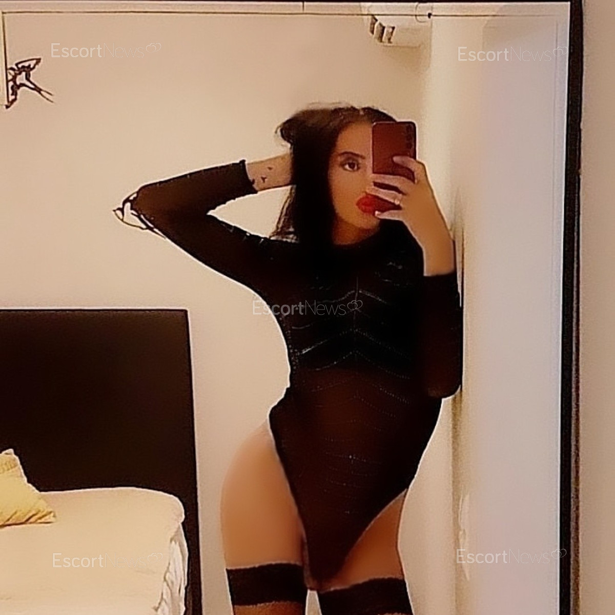 HOT ANNA