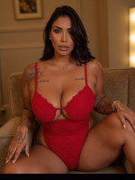 Mirella, modelo independente